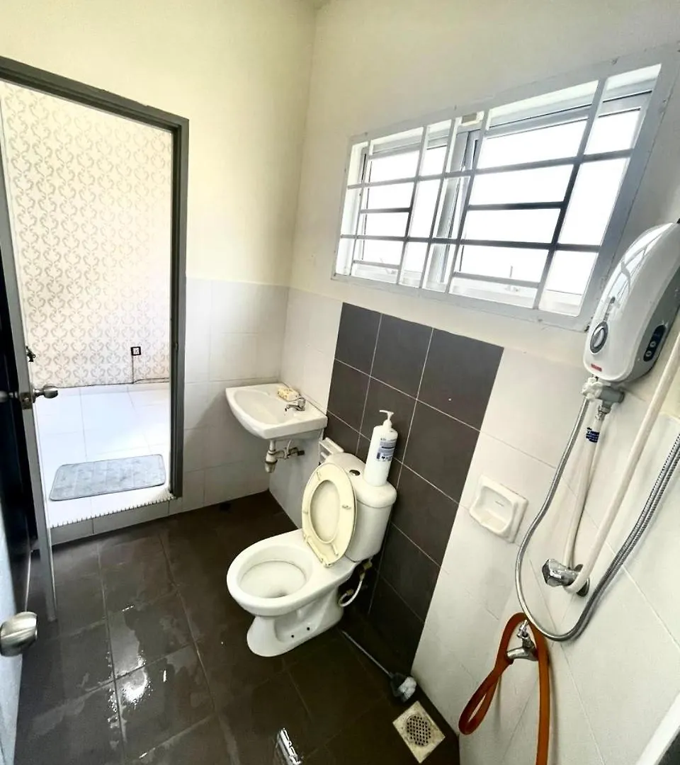 Lovely Homestay Austin Setia Indah 911 Джохор-Бару 0*,